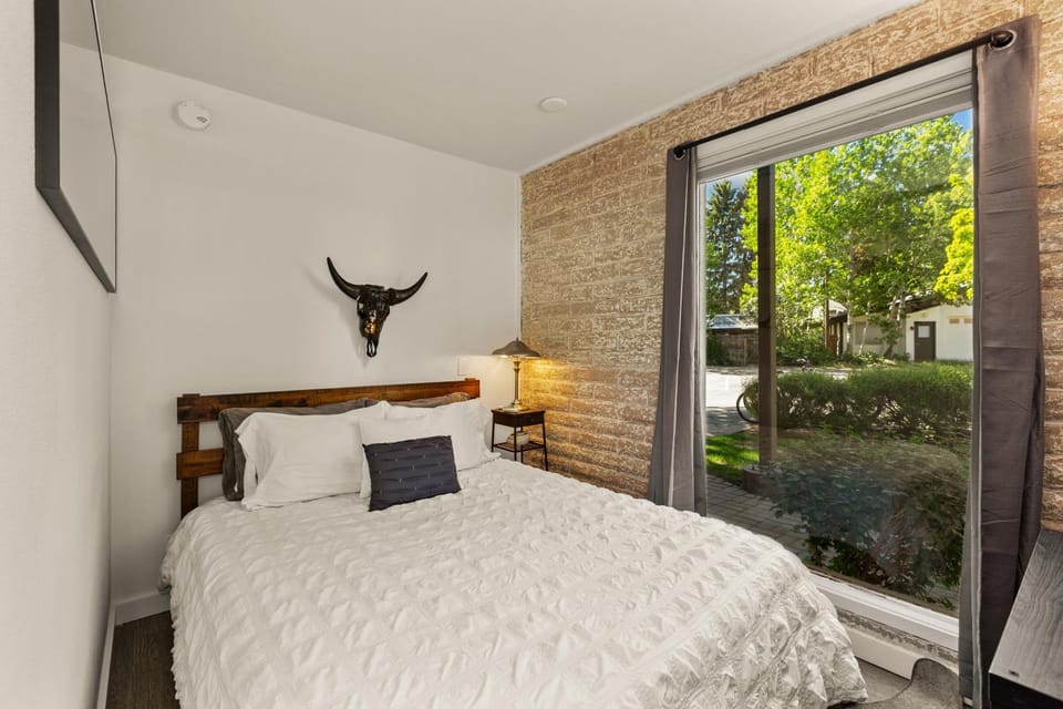 Ketchum Sun Valley Getaway, walk to town and lifts Apartment in Ketchum