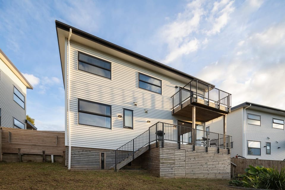 modern immaculate residence in mount wellington Villa in Auckland