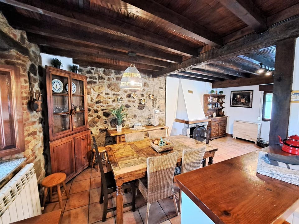 Living room, Dining area, fireplace