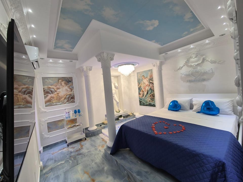 Hot Tub, Photo of the whole room, Bedroom