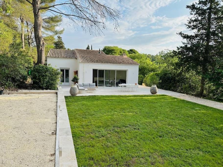 Villa des 3 Ponts, Piscine au calme Villa in Nimes