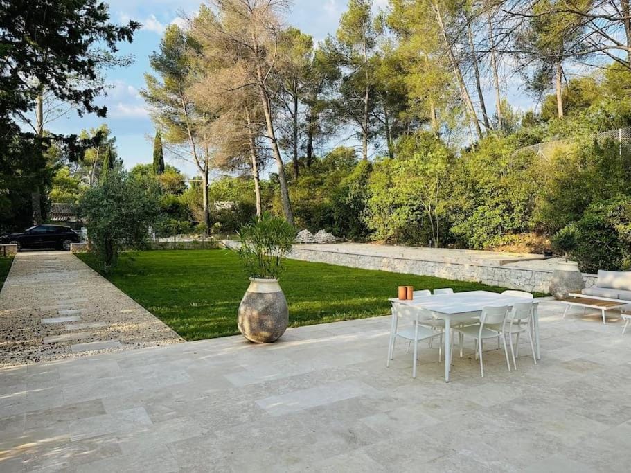 Villa des 3 Ponts, Piscine au calme Villa in Nimes