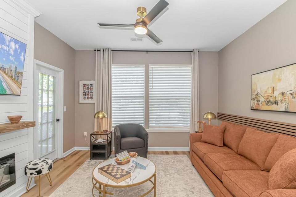 Completely Renovated Queen Suite with LED Fireplace! The Fairways 5E House in Carolina Forest