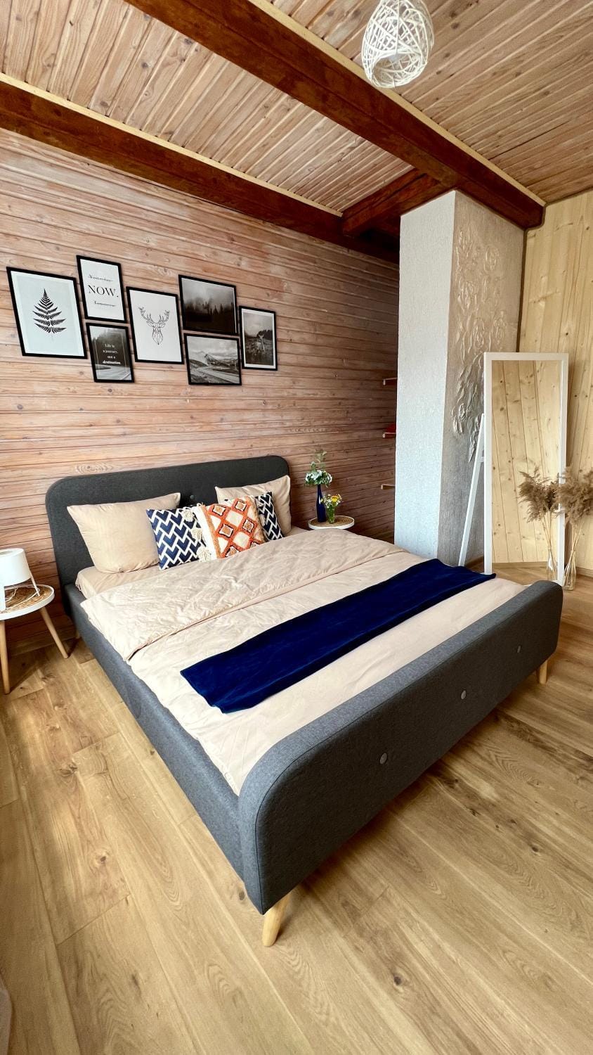Photo of the whole room, Bedroom