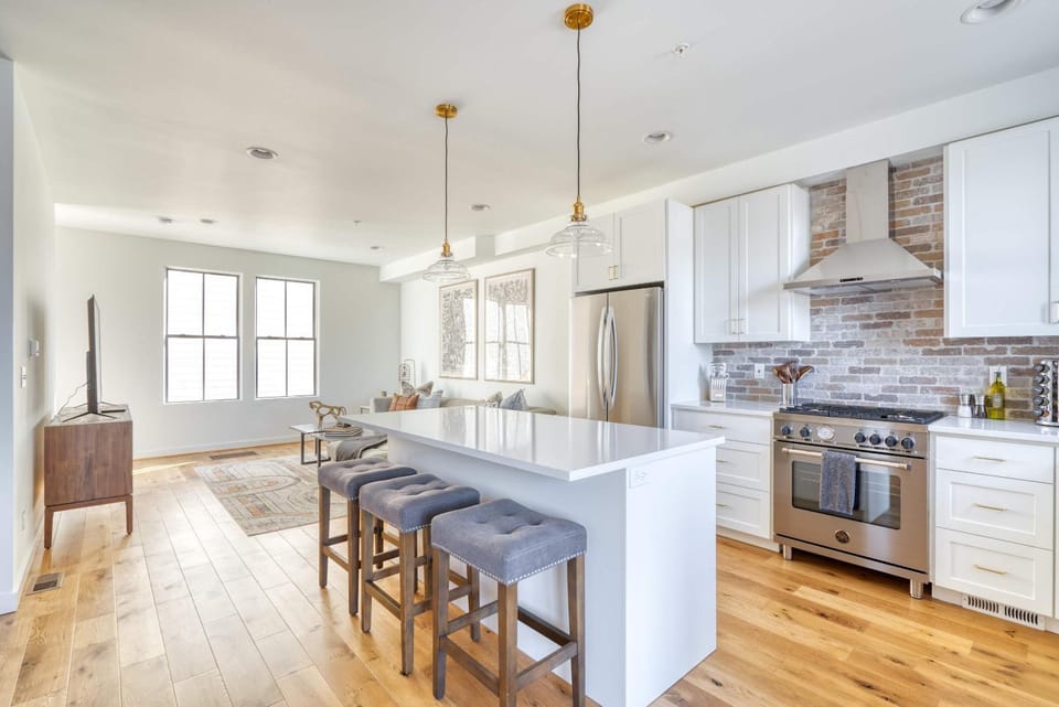 Stay Portland - Custom North Tabor Farmhouse - Gym & Kitchen House in Portland
