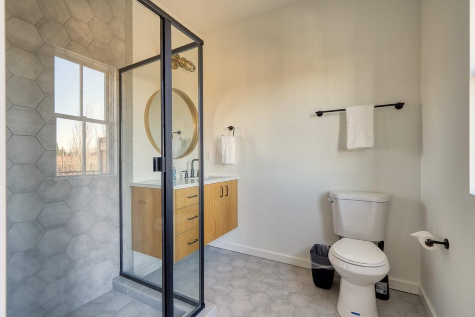 Stay Portland - The North Tabor Retreat - Families & Remote Work House in Portland