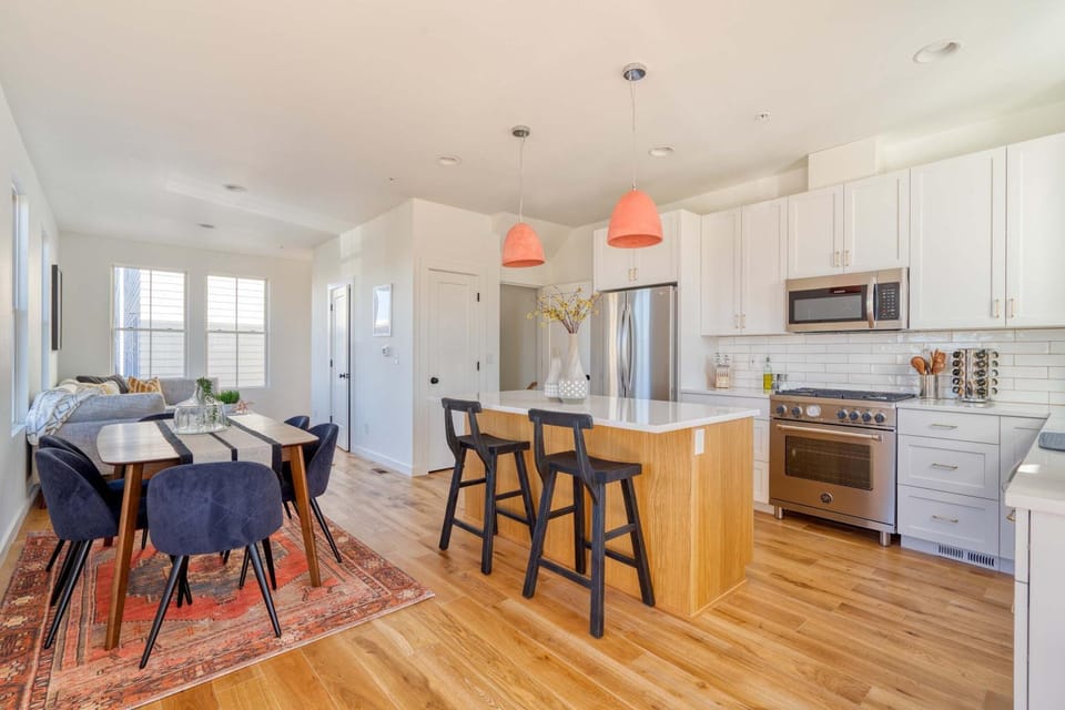 Stay Portland - The Raynes House- Explorers & Remote Workers House in Portland