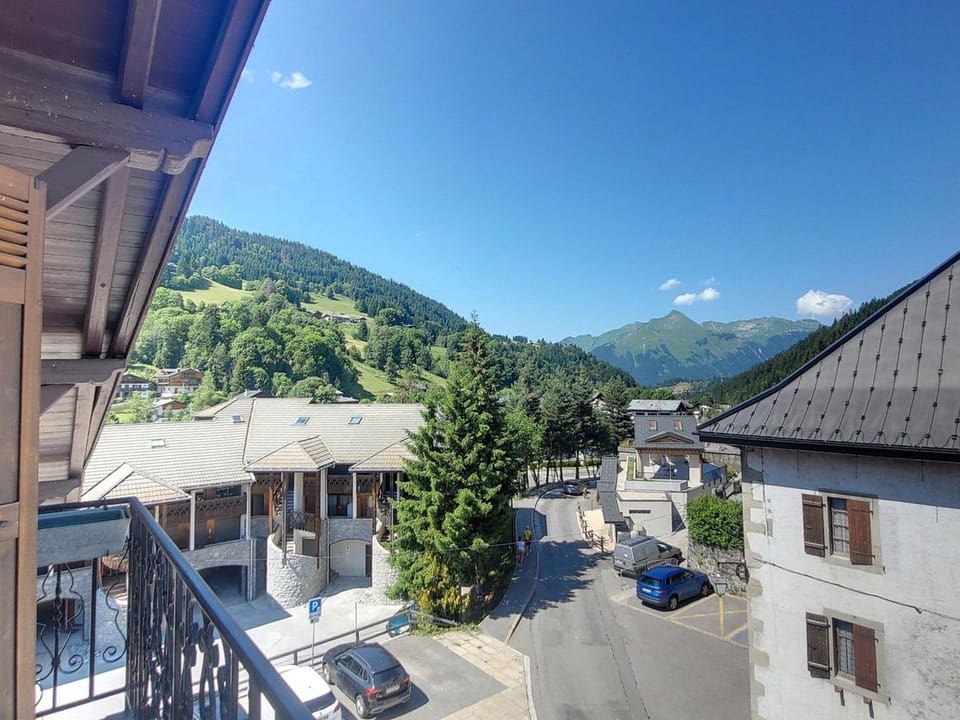 Appartement sous toit spacieux pour 8 pers., parking inclus - FR-1-598-172 Apartment in Les Gets