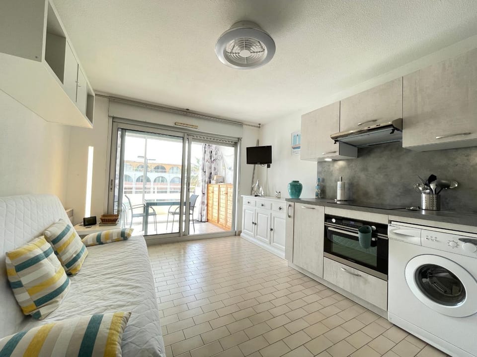 T2 avec loggia vitrée, terrasse, parking à Sète - FR-1-338-589 Apartment in Occitanie