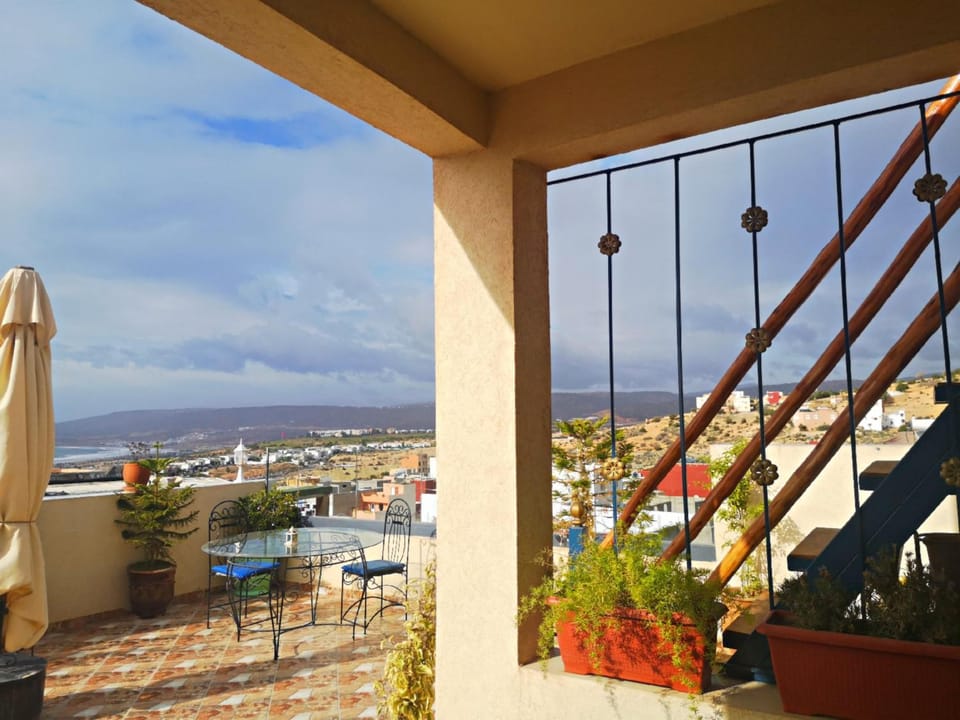 Property building, Balcony/Terrace, Sea view