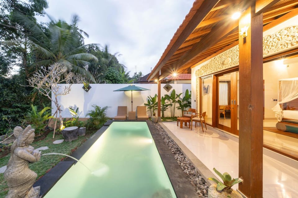 Swimming pool, sunbed