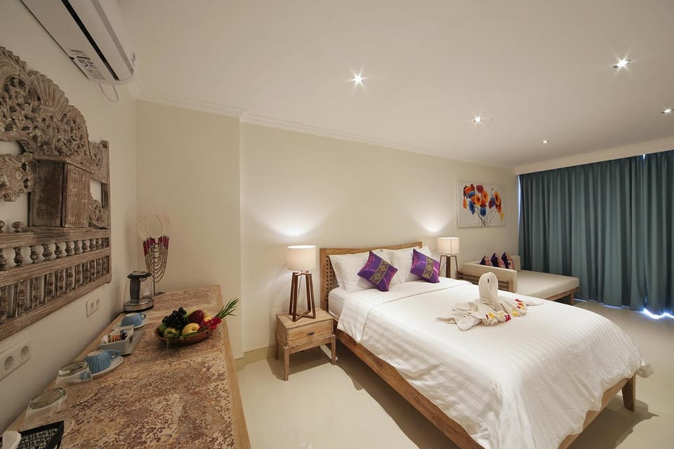 Photo of the whole room, Bedroom