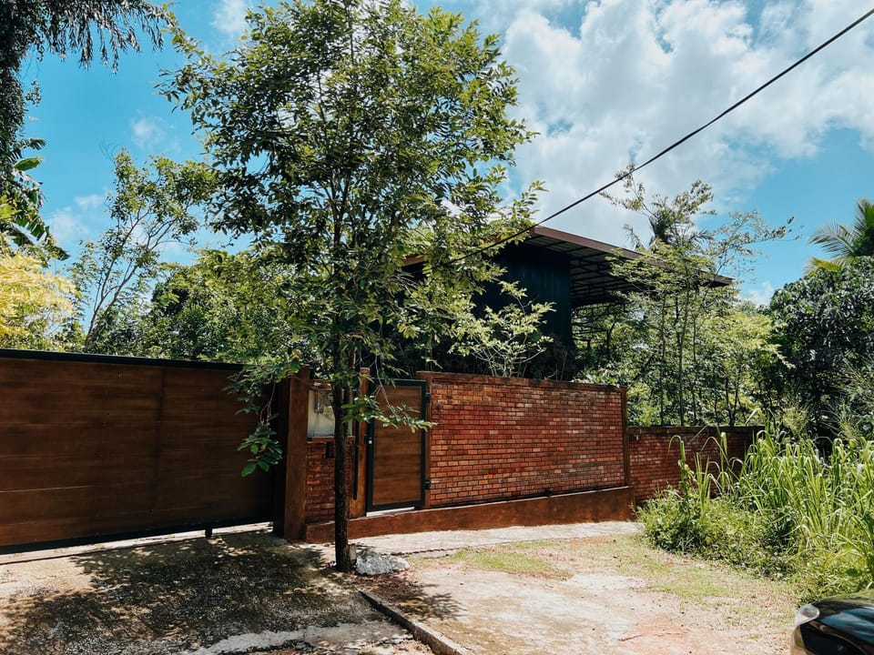 Facade/entrance, Garden