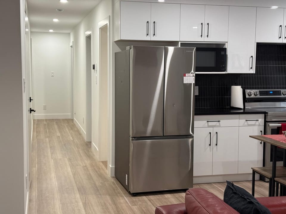 Calm & Cozy Private Suite Apartment in Surrey