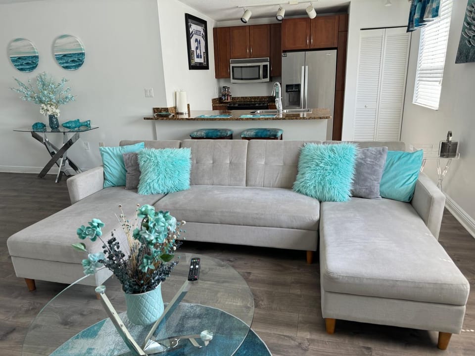 Kitchen or kitchenette, Living room, Seating area