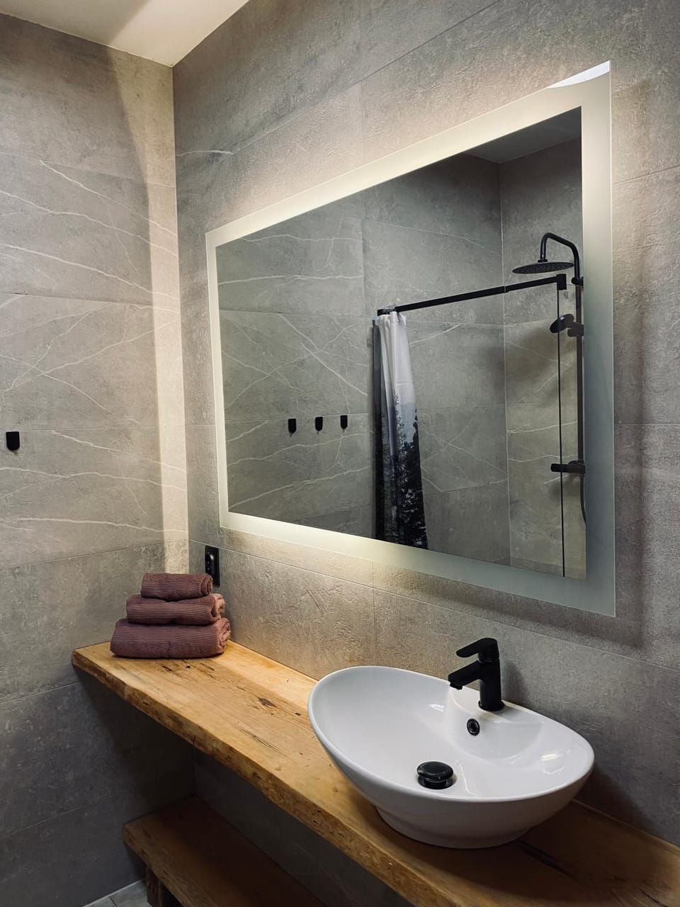 Bathroom, towels