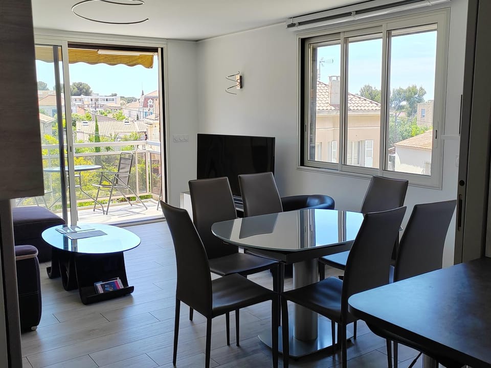 Pointe Rouge beach, dive, sail and seaview Apartment in Marseille
