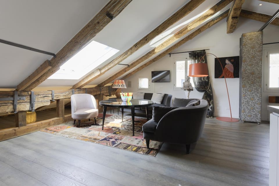 TV and multimedia, Living room, Seating area, Dining area