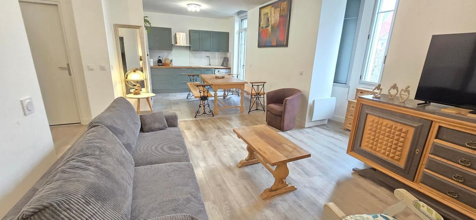 Property building, TV and multimedia, Living room