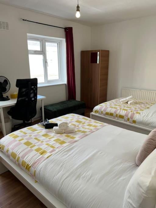 Lovely 4 Bedroom Spacious House in Camden Town-Central London House in London Borough of Islington