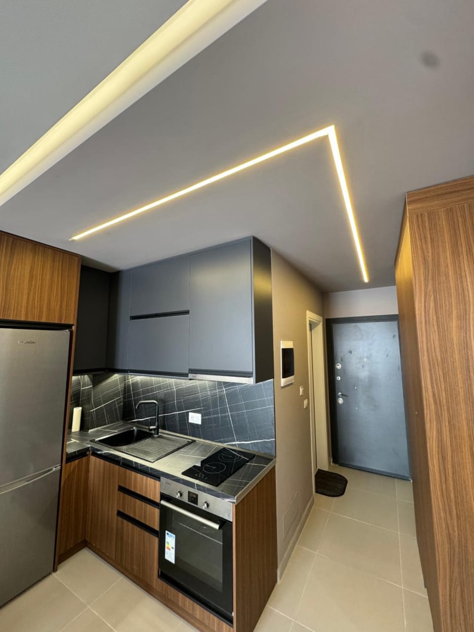 Kitchen or kitchenette, dishwasher, minibar