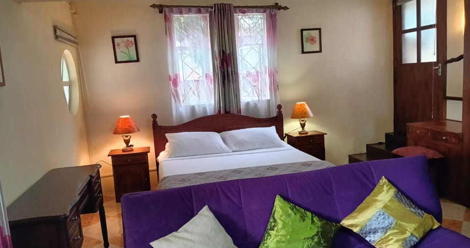 Property building, Bed, Bedroom