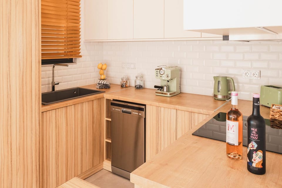 Coffee/tea facilities, Kitchen or kitchenette, Food and drinks, Drinks, Alcoholic drinks, minibar, oven, stove