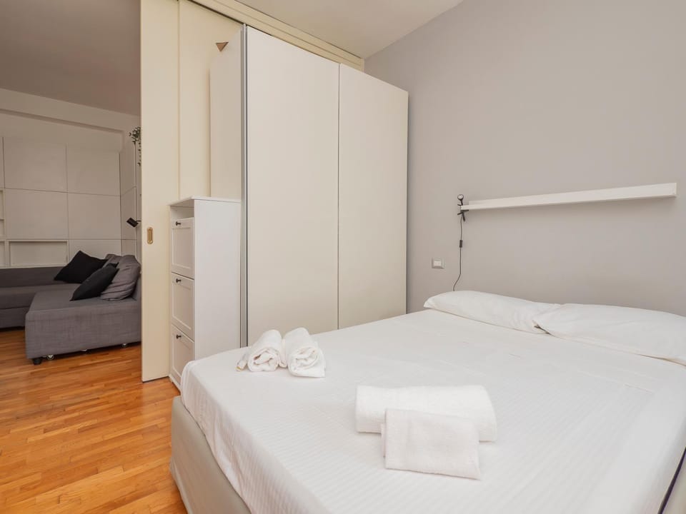 Photo of the whole room, wardrobe