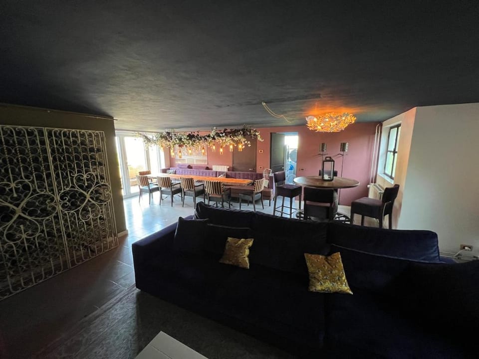 Luxe Villa Monte Rosa met zwembad in een wijngebied Villa in Lombardy