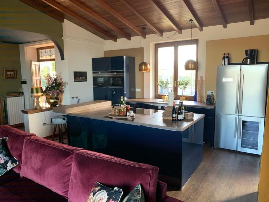 Kitchen or kitchenette, Food and drinks, Dining area, minibar, oven, pet friendly, stove