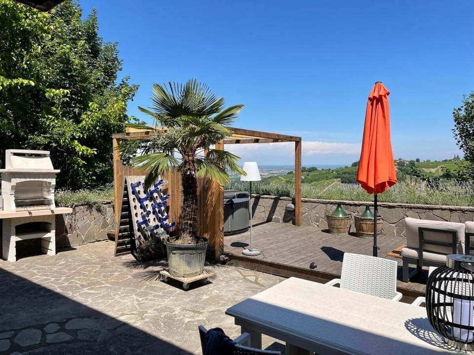 Luxe Villa Monte Rosa met zwembad in een wijngebied Villa in Lombardy