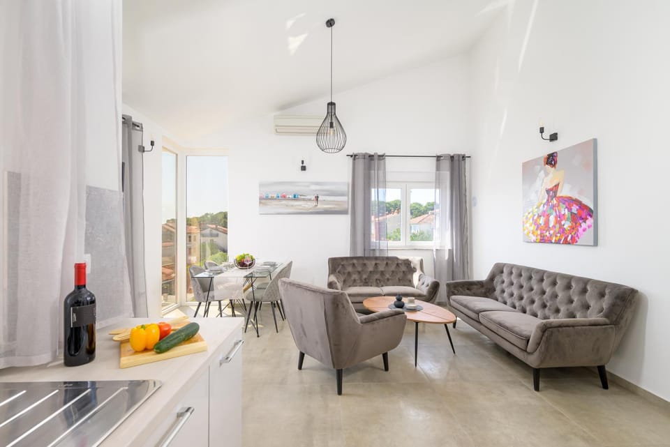 Living room, Dining area