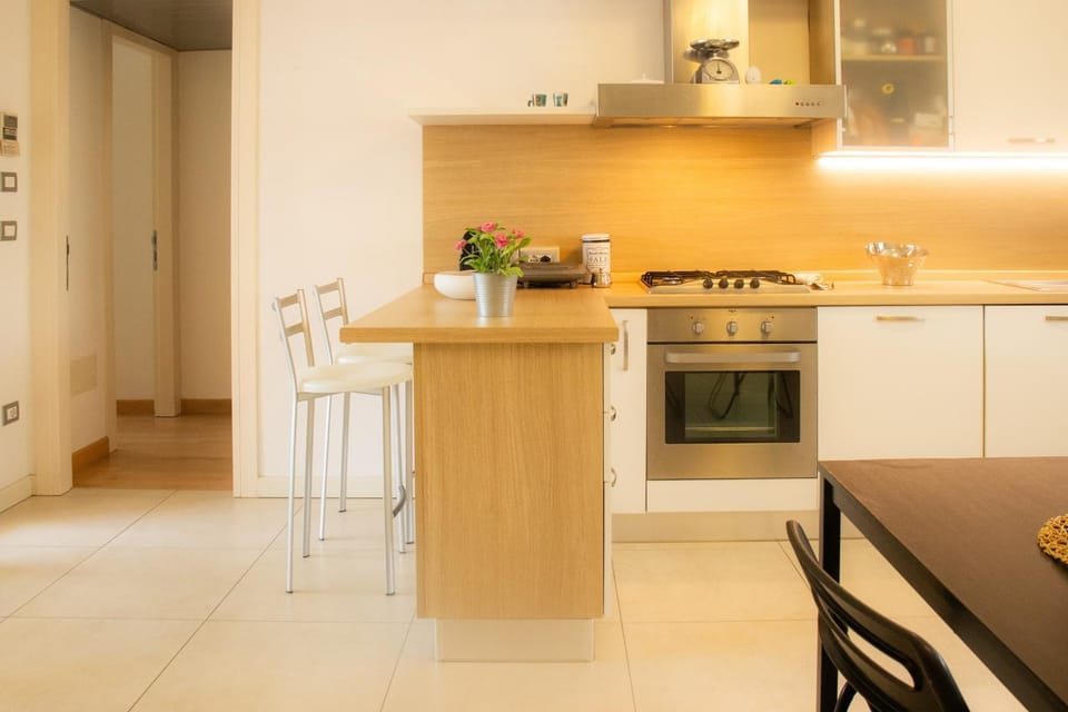 Kitchen or kitchenette, Dining area, stove