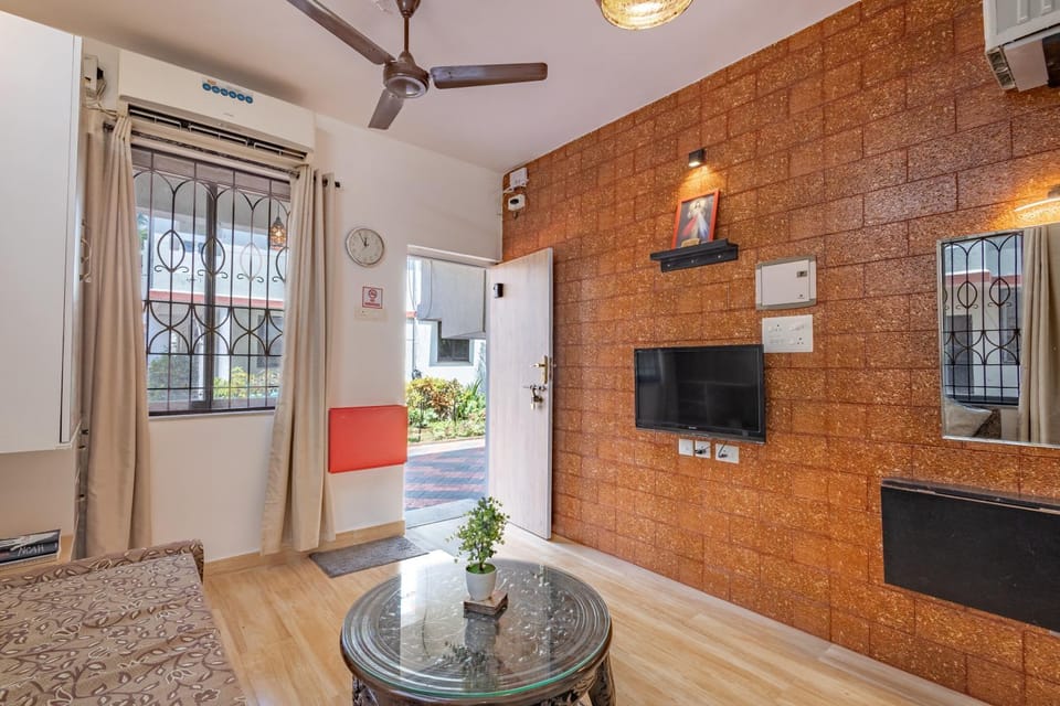 Ground Floor Studio With S Pool 3 Min Ride To Benaulim Beach Apartment in Benaulim