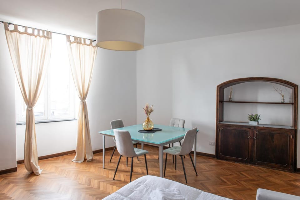 Living room, Photo of the whole room, Seating area