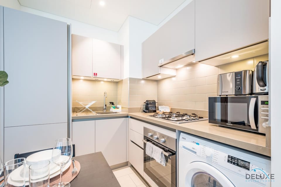 Kitchen or kitchenette, oven, stove, toaster, washing machine