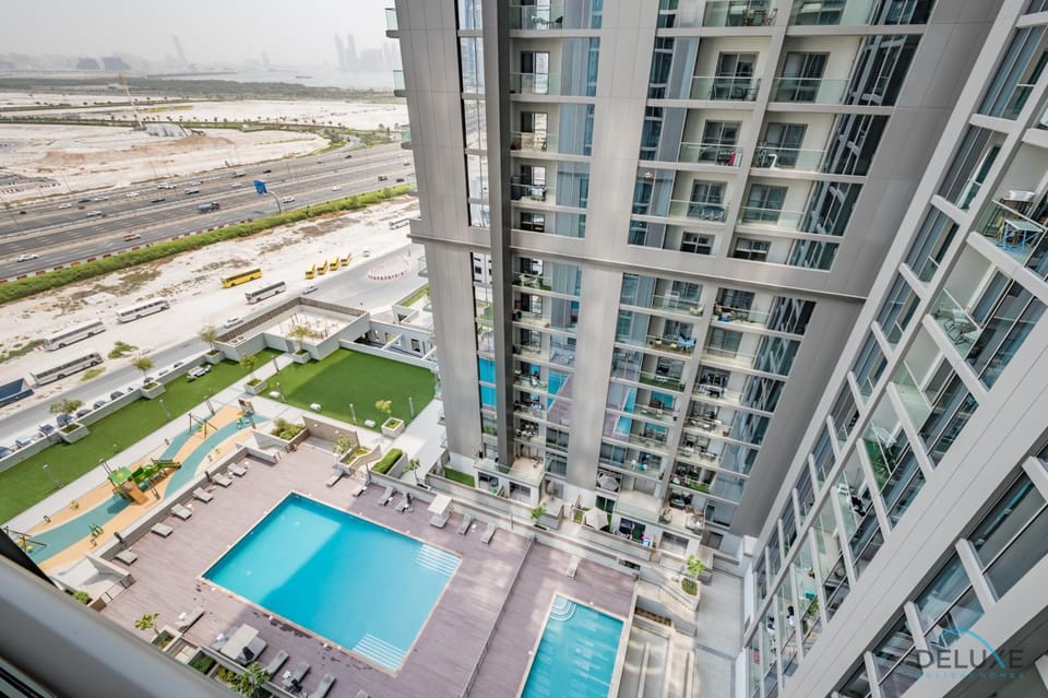 Property building, View (from property/room), Balcony/Terrace, Pool view