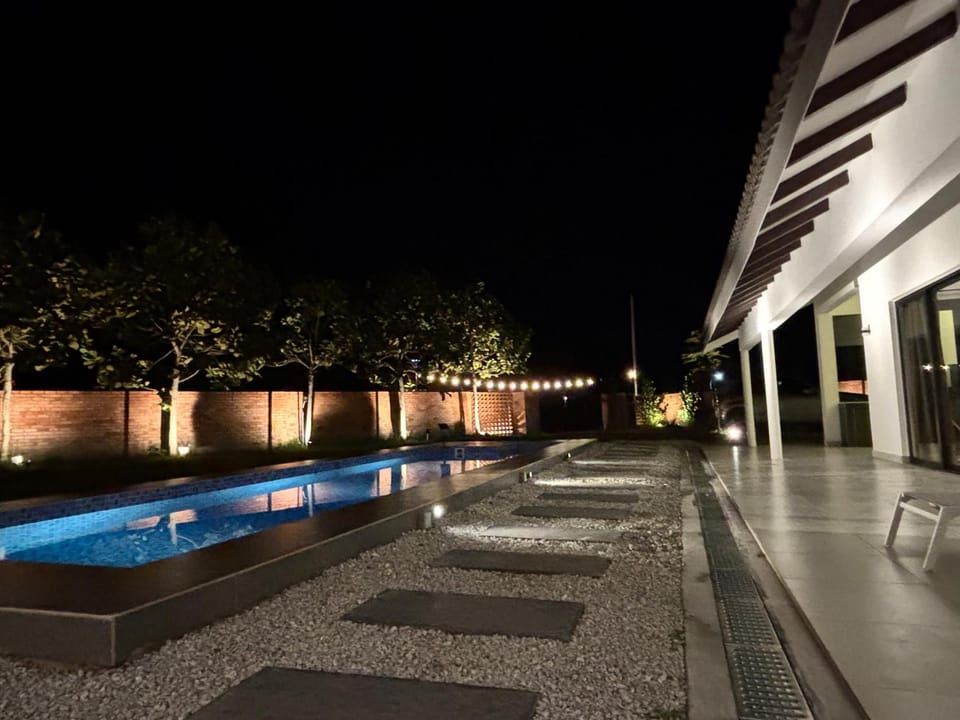 Night, Pool view