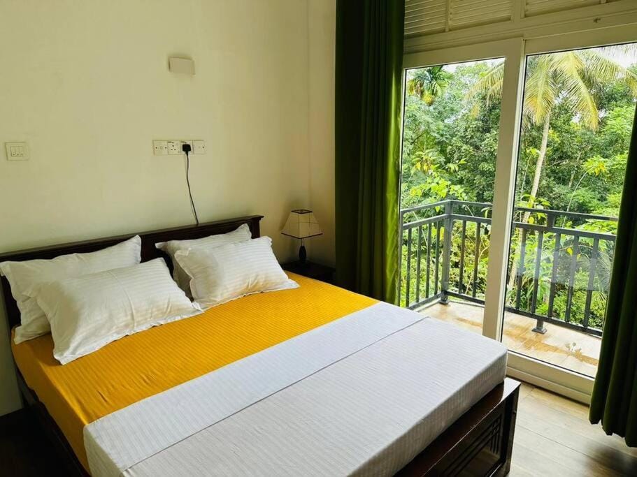 Bed, View (from property/room), Balcony/Terrace, Photo of the whole room, Bedroom, Garden view