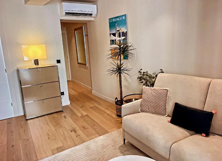 Masséna street, 2 rooms balcony Apartment in Nice