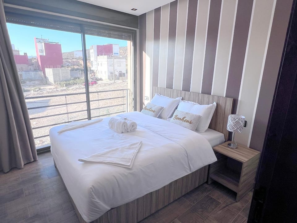 Bed, Bedroom, towels