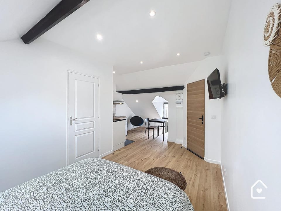 Studios - 1 min Gare Chatellerault - Entrée Autonome - Apartment in Centre-Val de Loire