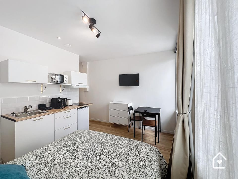 Studios - 1 min Gare Chatellerault - Entrée Autonome - Apartment in Centre-Val de Loire