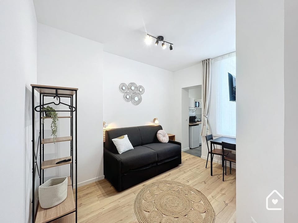 Studios - 1 min Gare Chatellerault - Entrée Autonome - Apartment in Centre-Val de Loire