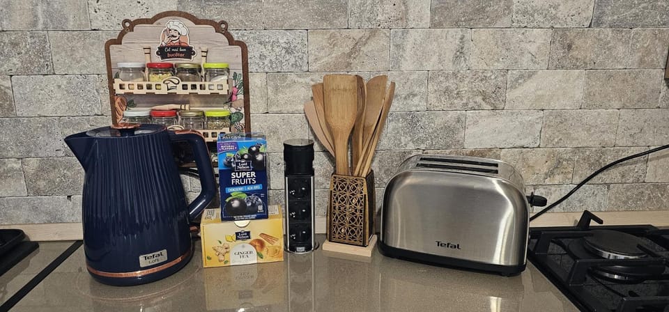 Coffee/tea facilities, toaster