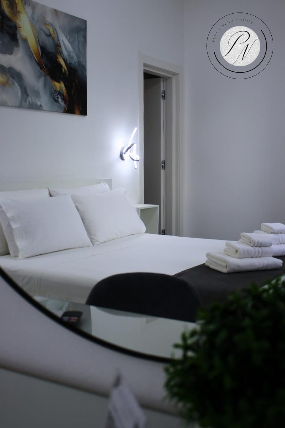 Bed, Photo of the whole room, Bedroom, towels