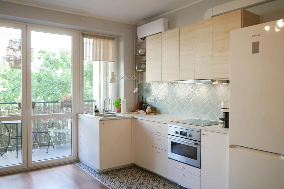 Kitchen or kitchenette, dishwasher, oven, stove