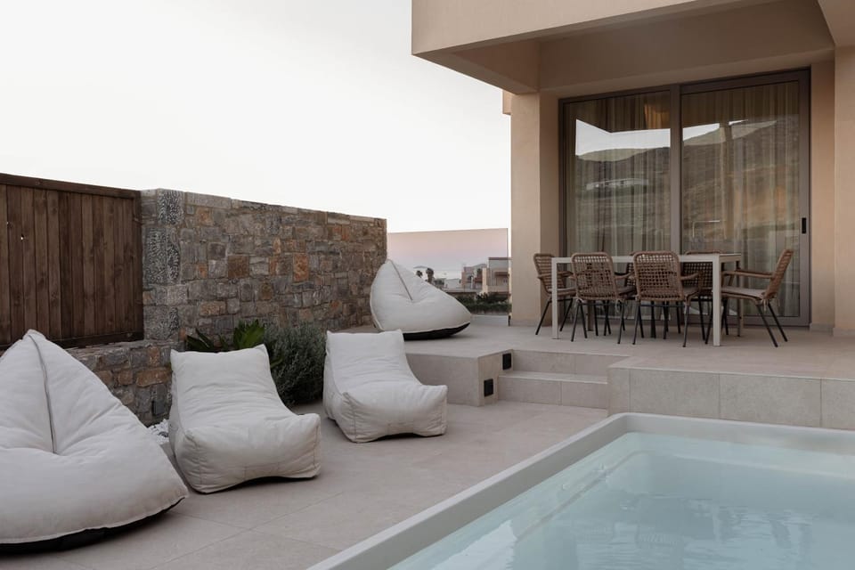 Balcony/Terrace, Swimming pool, sunbed
