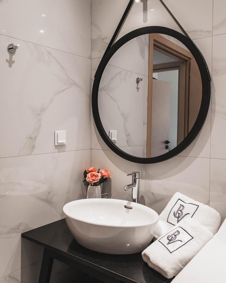 Bathroom, towels