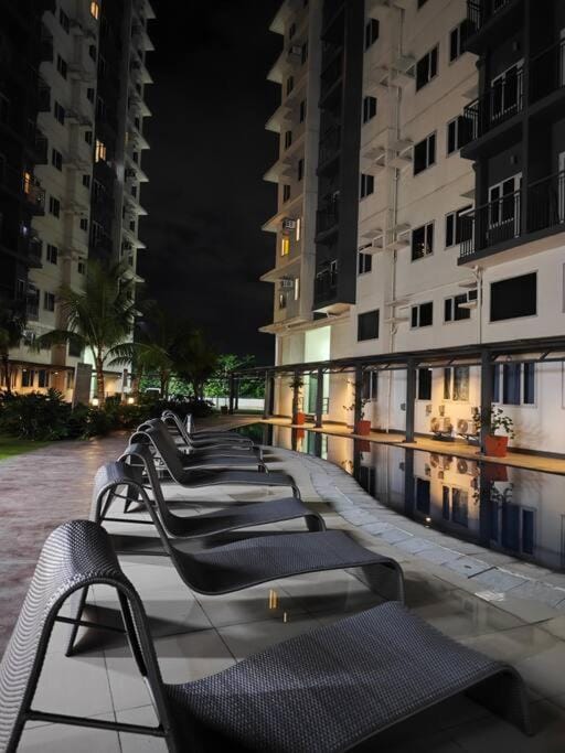 LuxHomme 2- Bedroom Luxury Condo Unit Apartment in Quezon City